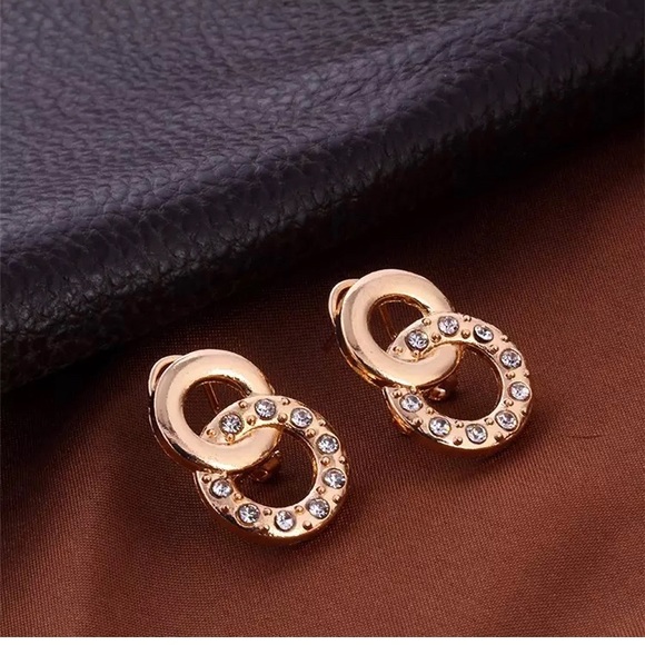 Jewelry Set Necklace, Bracelet, Earrings and Ring (Silver) 18K Gold Plated - Picture 6 of 7